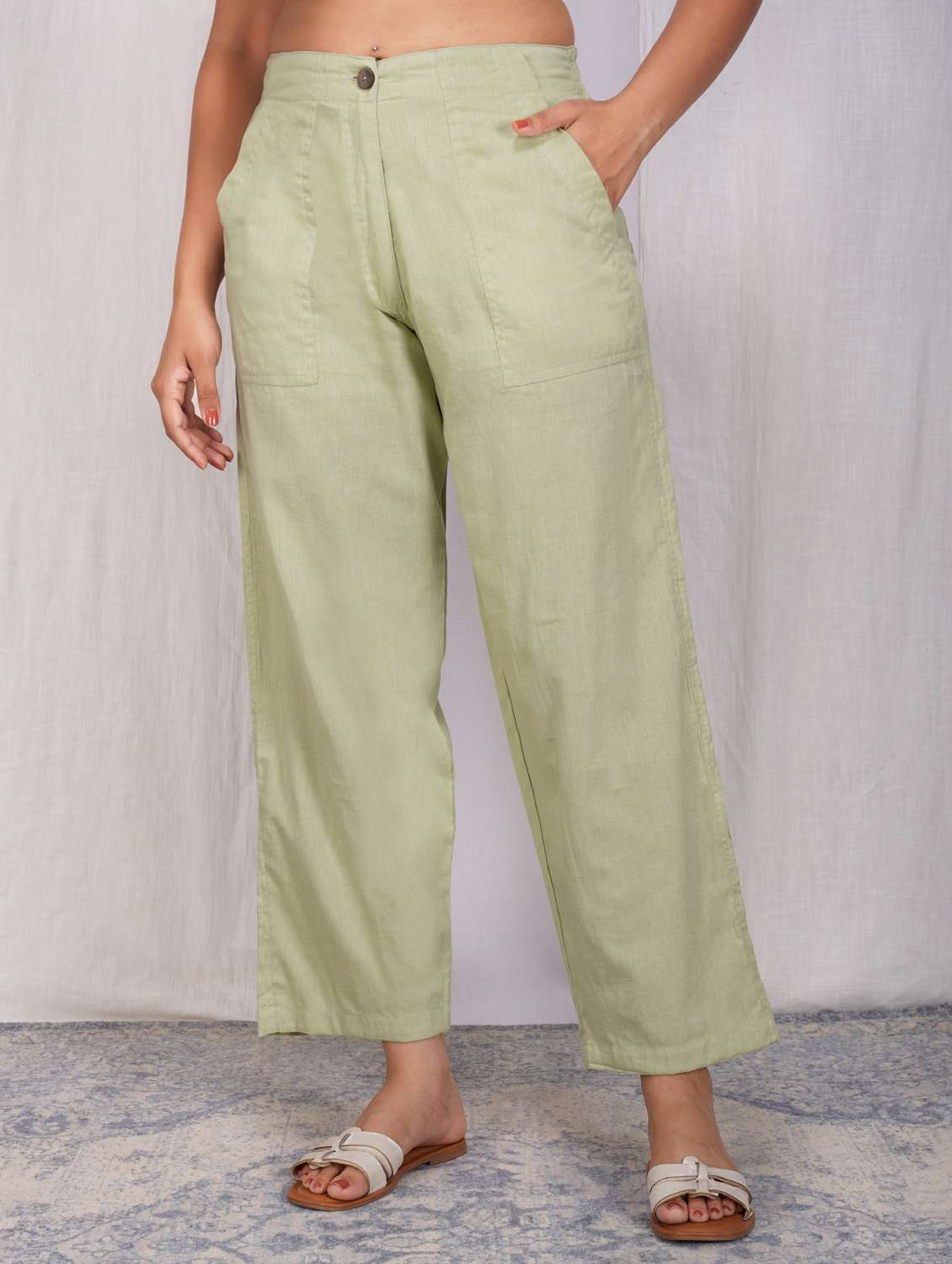 women solid mid rise straight fit trouser