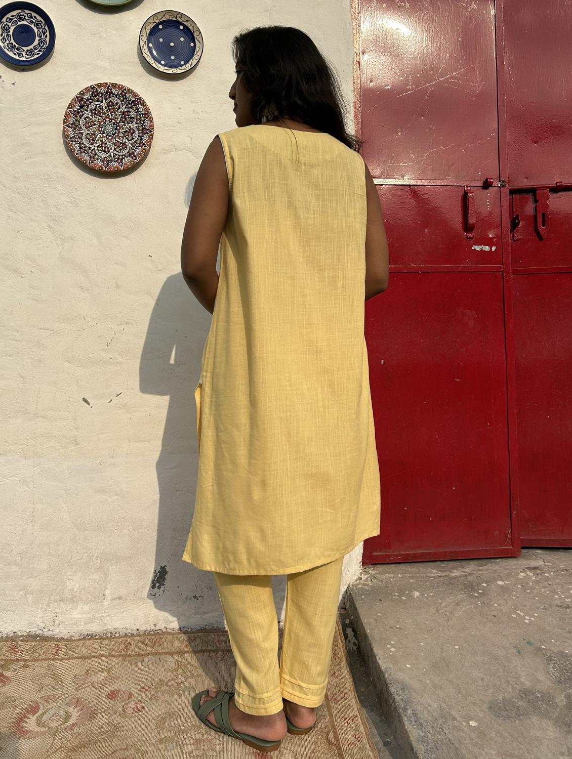 women solid with work sleeveless a-line kurta - 21974938 - Standard Image - 4