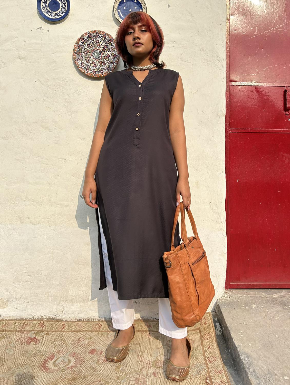 women self design sleeveless a-line kurta