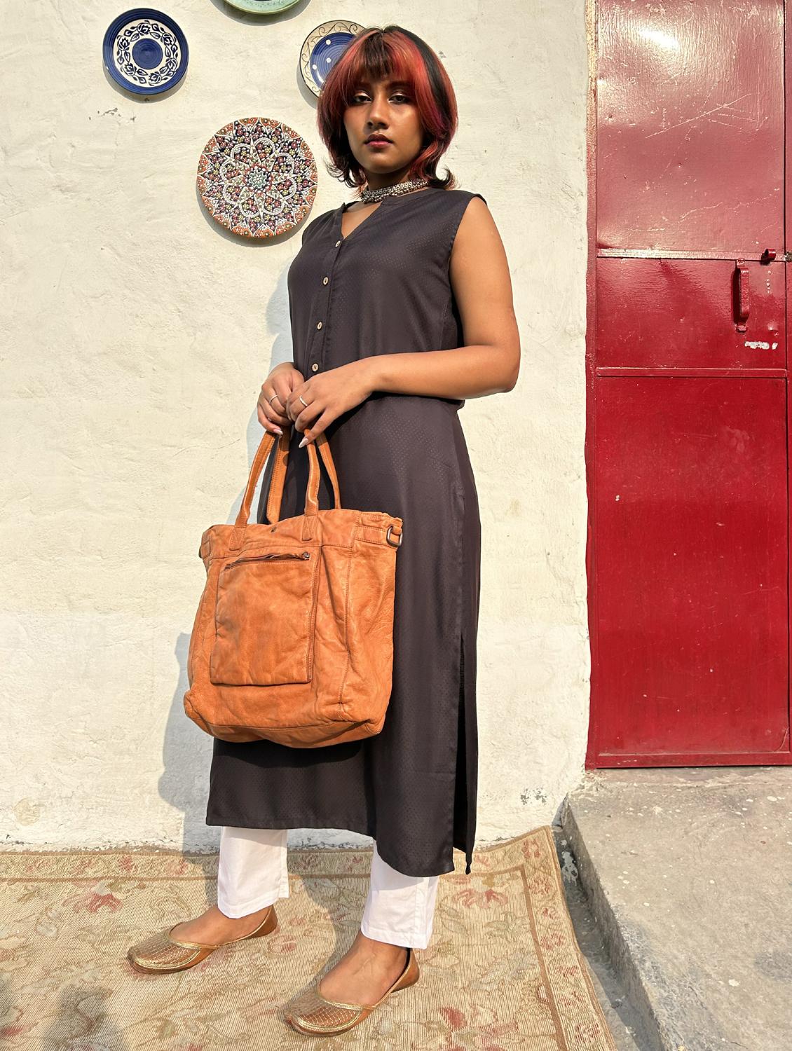 women self design sleeveless a-line kurta - 21974941 - Standard Image - 4