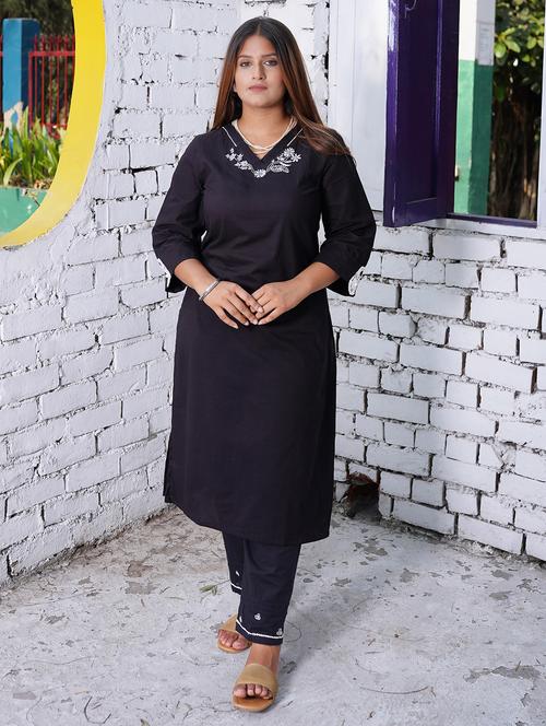 women solid with work three quarter sleeve straight kurta - 21974970 -  Standard Image - 0