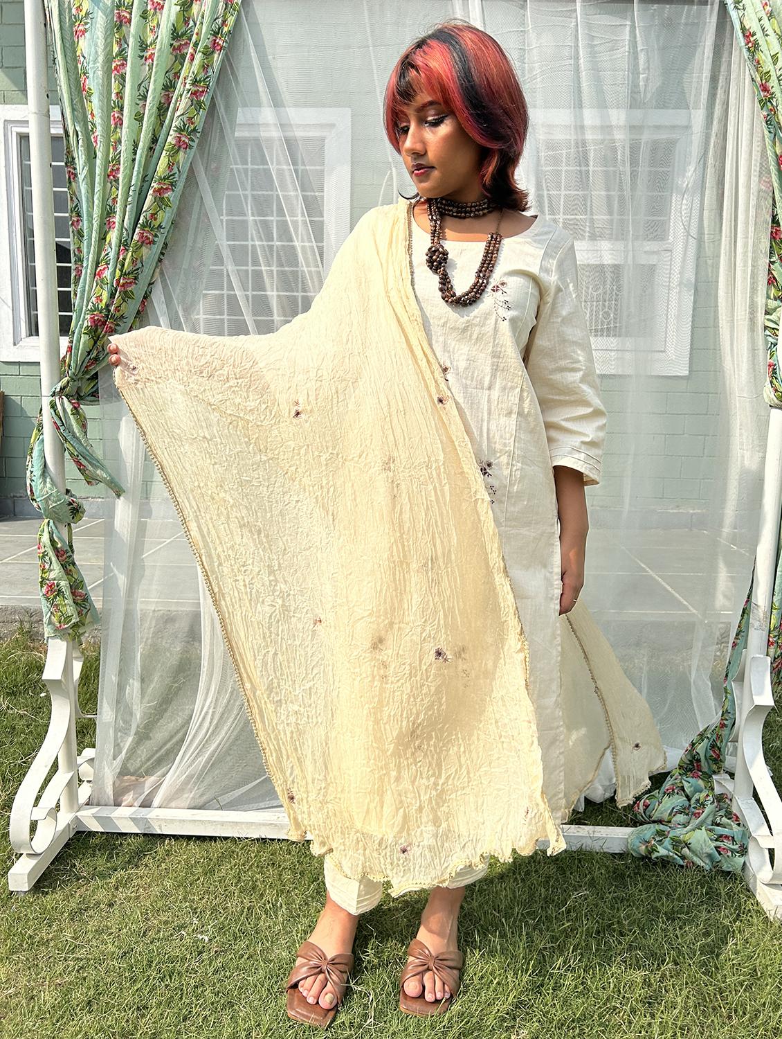 women three quarter sleeve kurta pant with dupatta set - 21975147 - Standard Image - 4