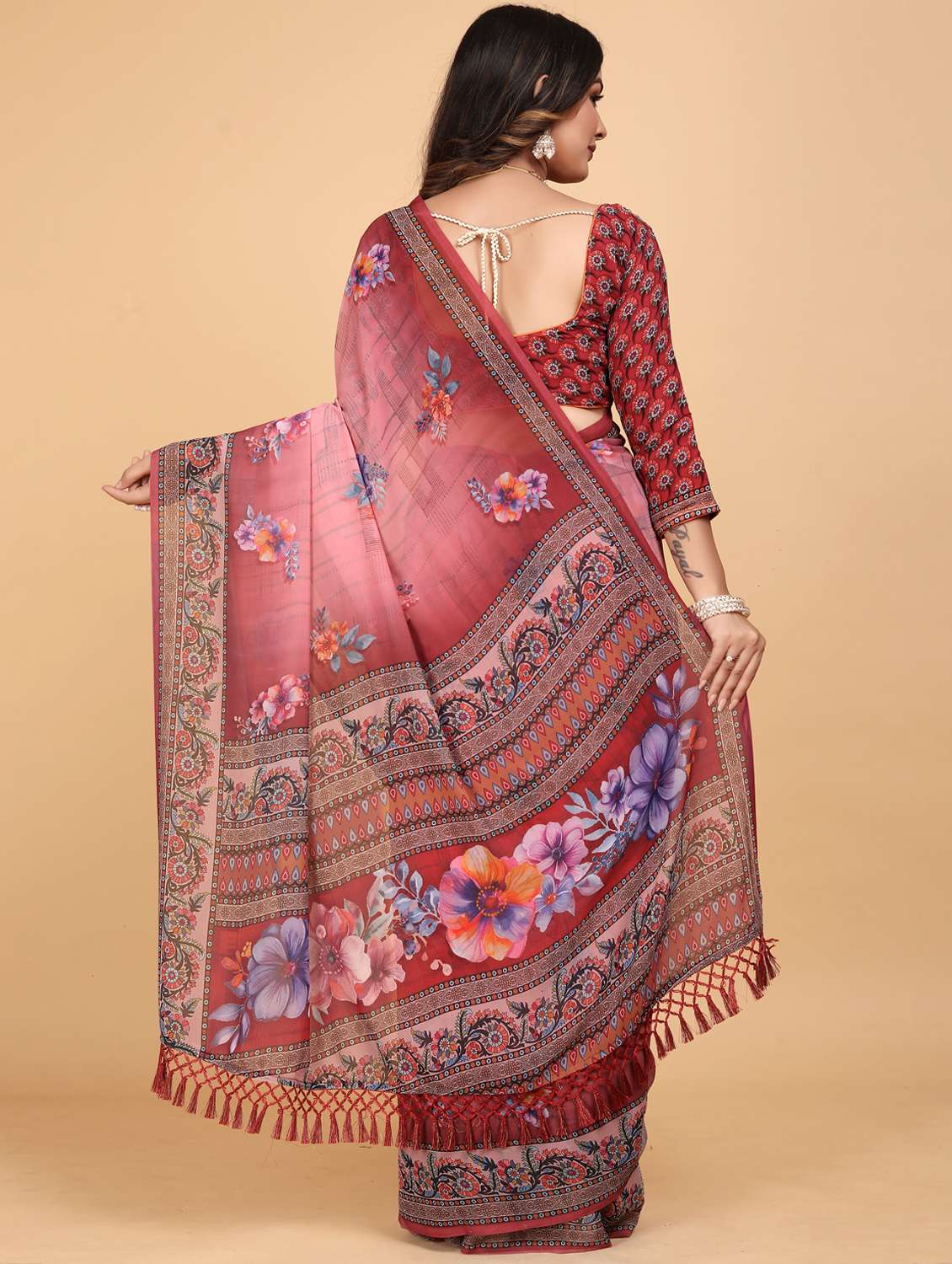 women floral printed saree with blouse - 21975251 - Standard Image - 4