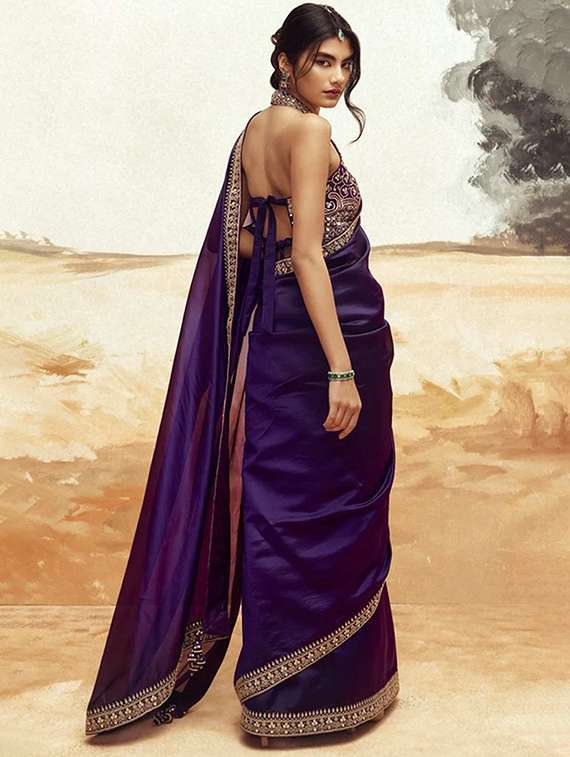 women solid with bordered saree with blouse - 21976138 - Standard Image - 1