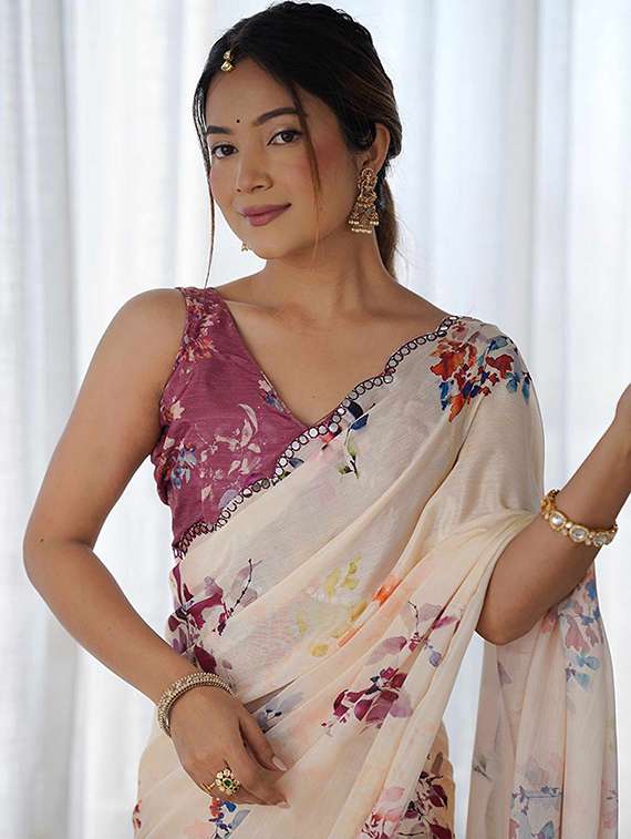 women floral printed saree with blouse - 21976139 -  Standard Image - 4