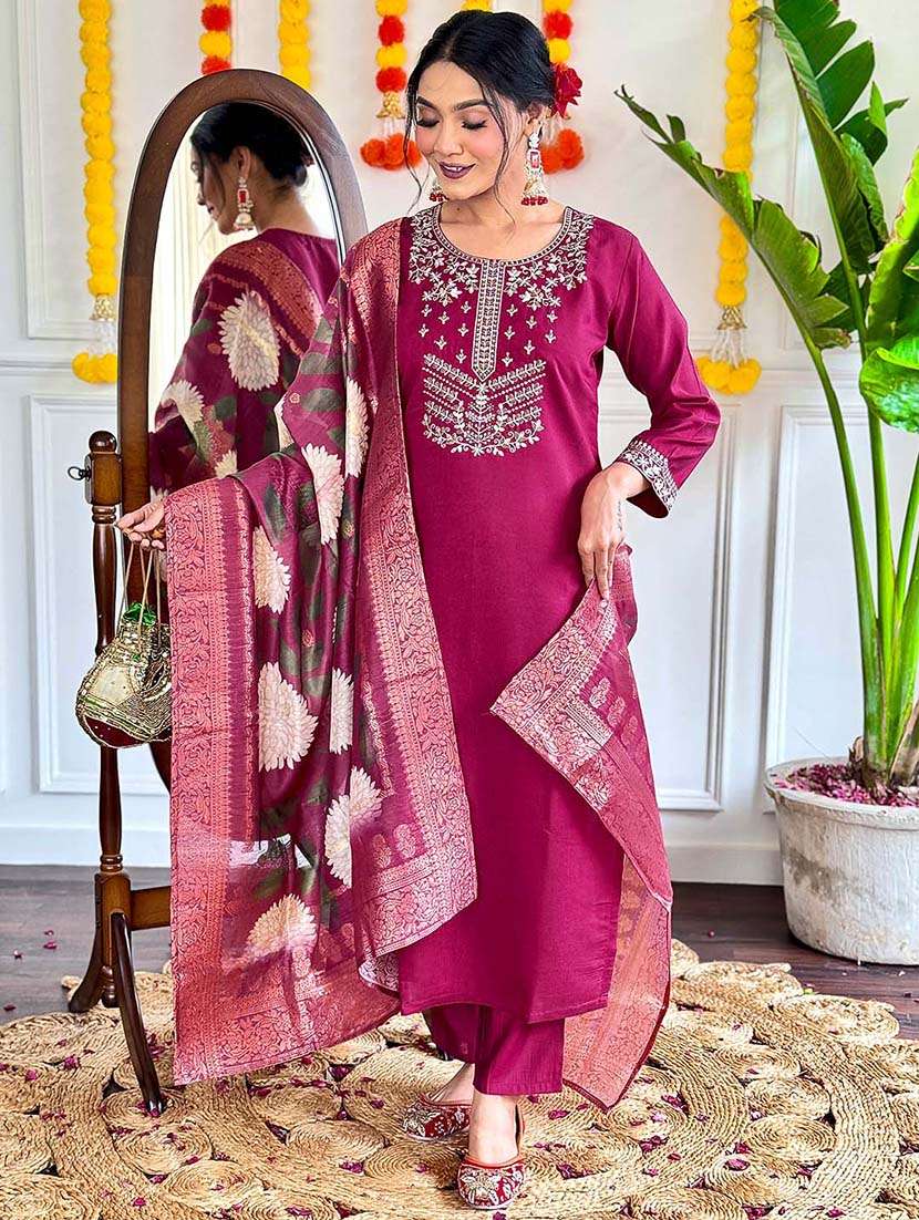 women three quarter sleeve kurta pant with dupatta set - 21976515 - Standard Image - 1
