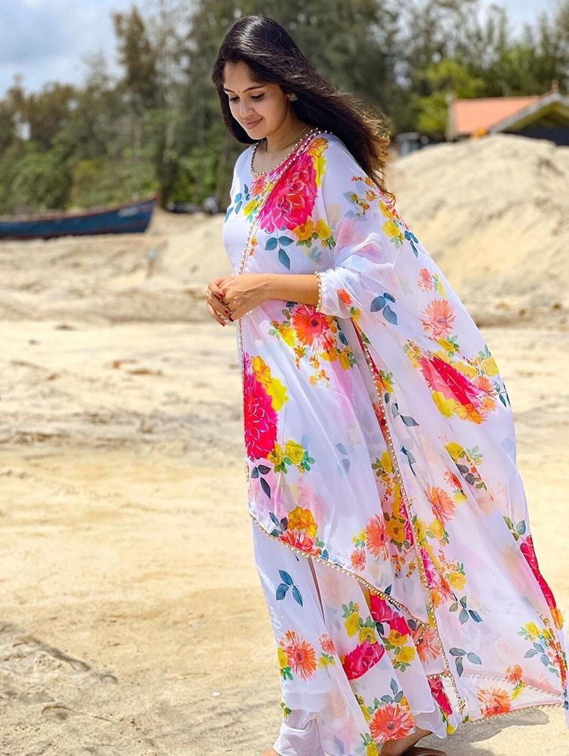 women floral printed long sleeve kurta dupatta set - 21976713 -  Standard Image - 1