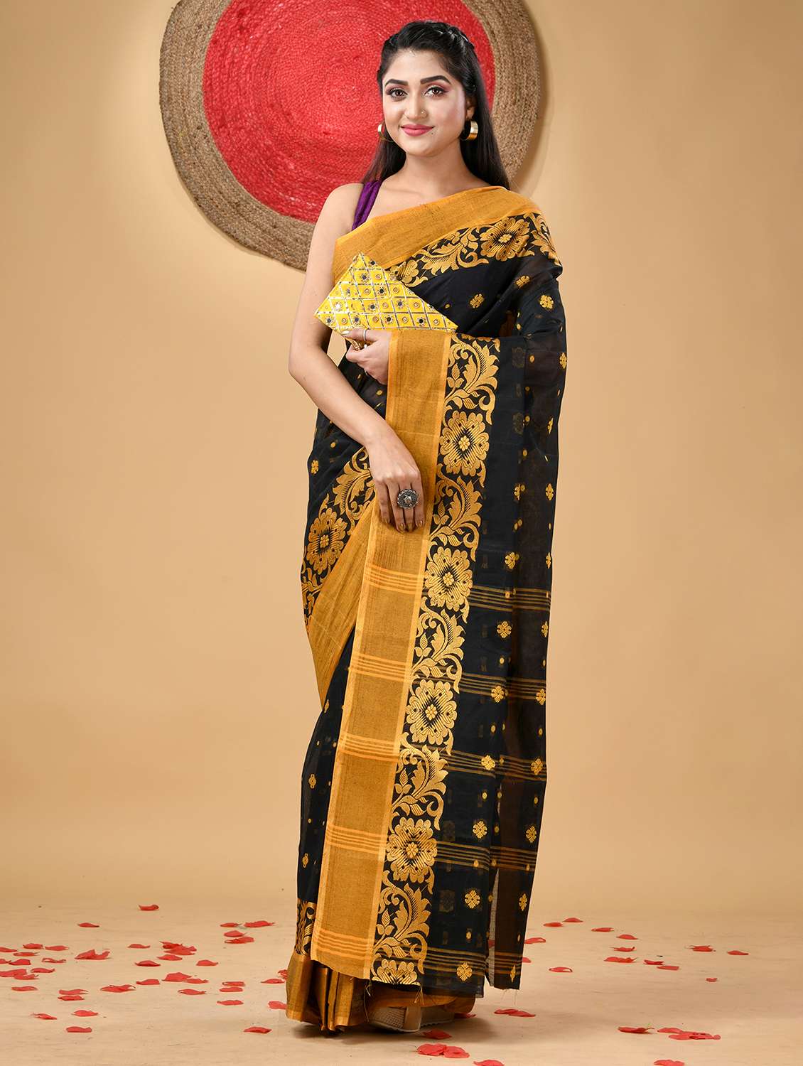 women self design handloom saree - 21977356 -  Standard Image - 1