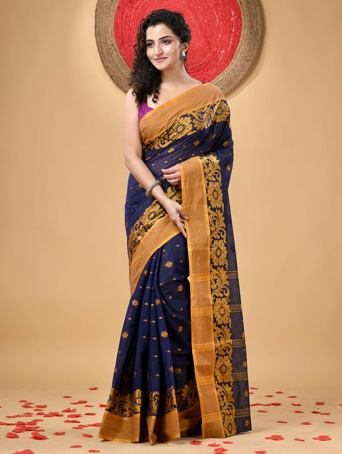 women self design handloom saree