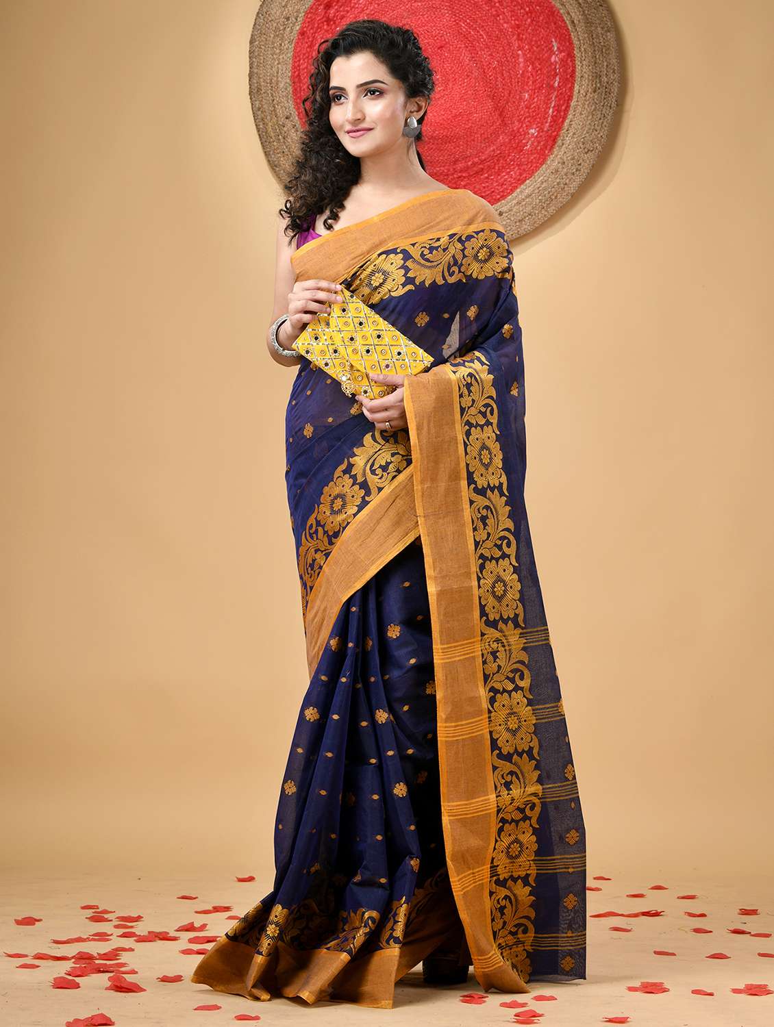 women self design handloom saree - 21977357 -  Standard Image - 1