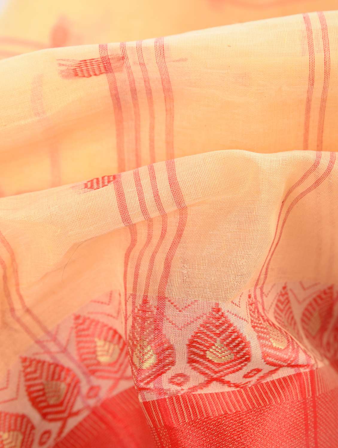 women self design handloom saree - 21977360 -  Standard Image - 4