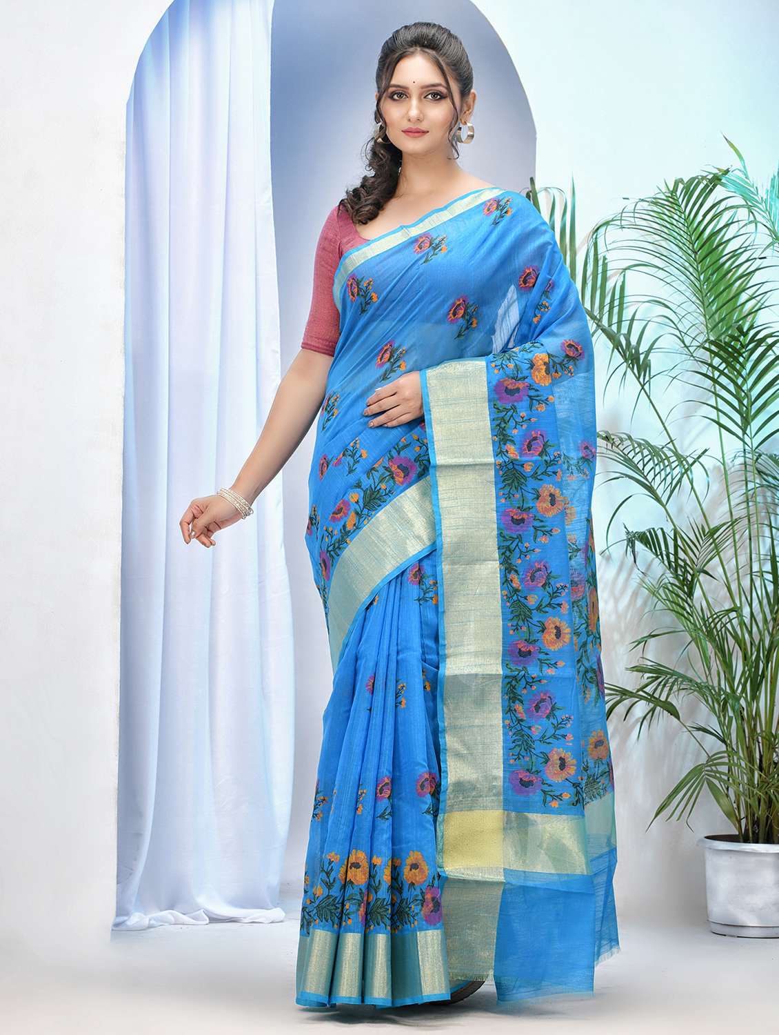 women floral bordered saree with blouse