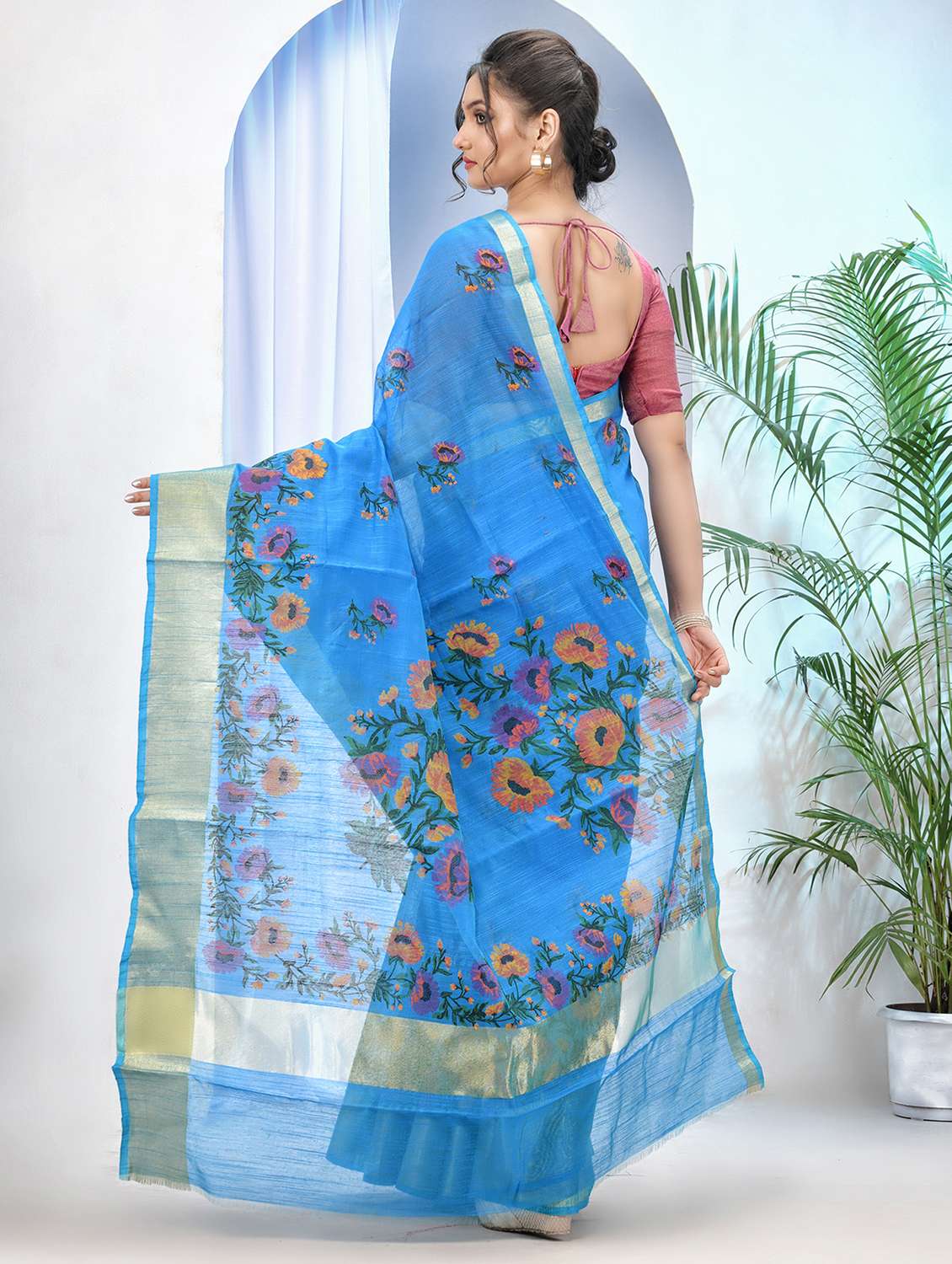 women floral bordered saree with blouse - 21977391 - Standard Image - 1