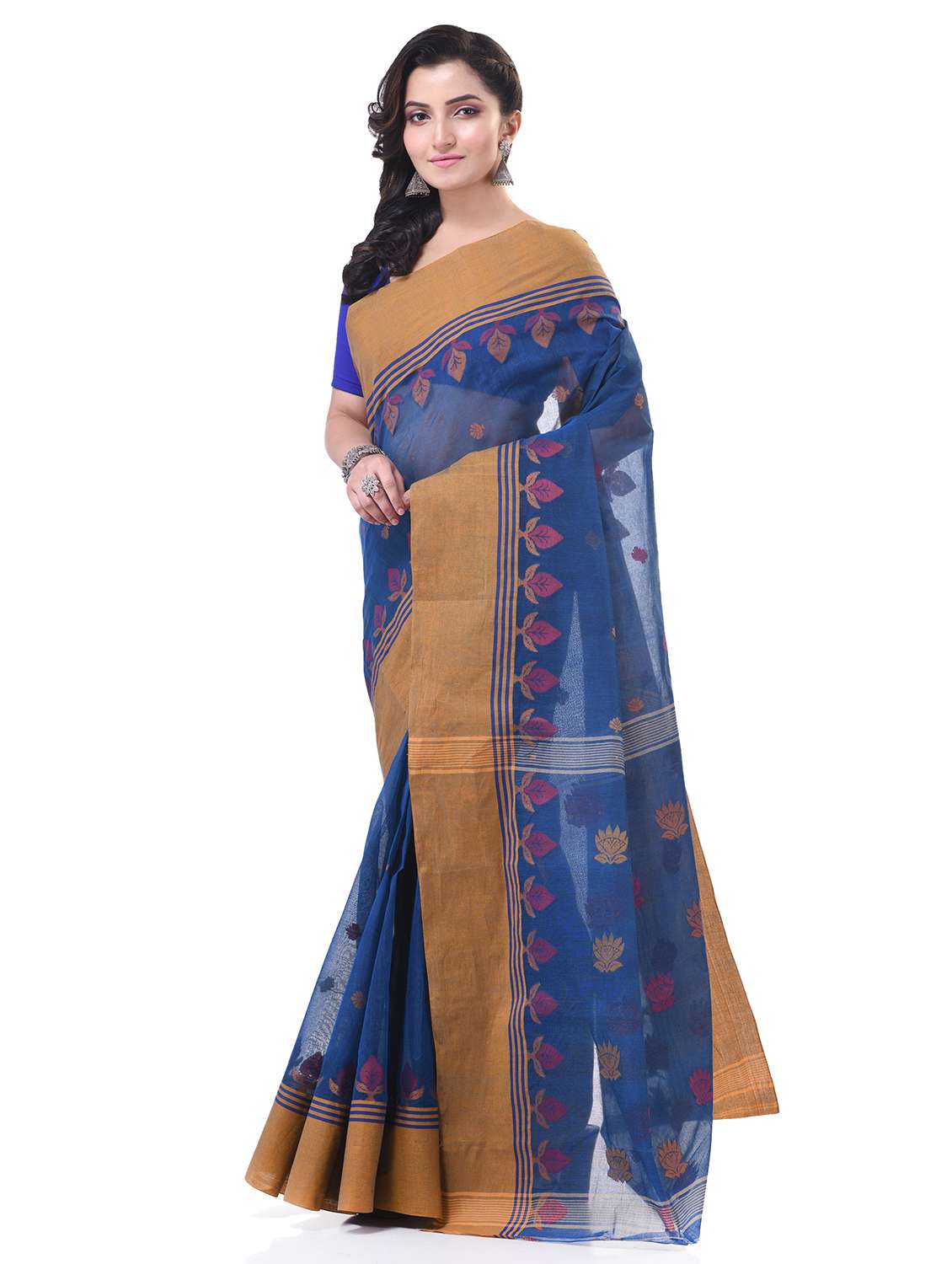 women self design handloom saree