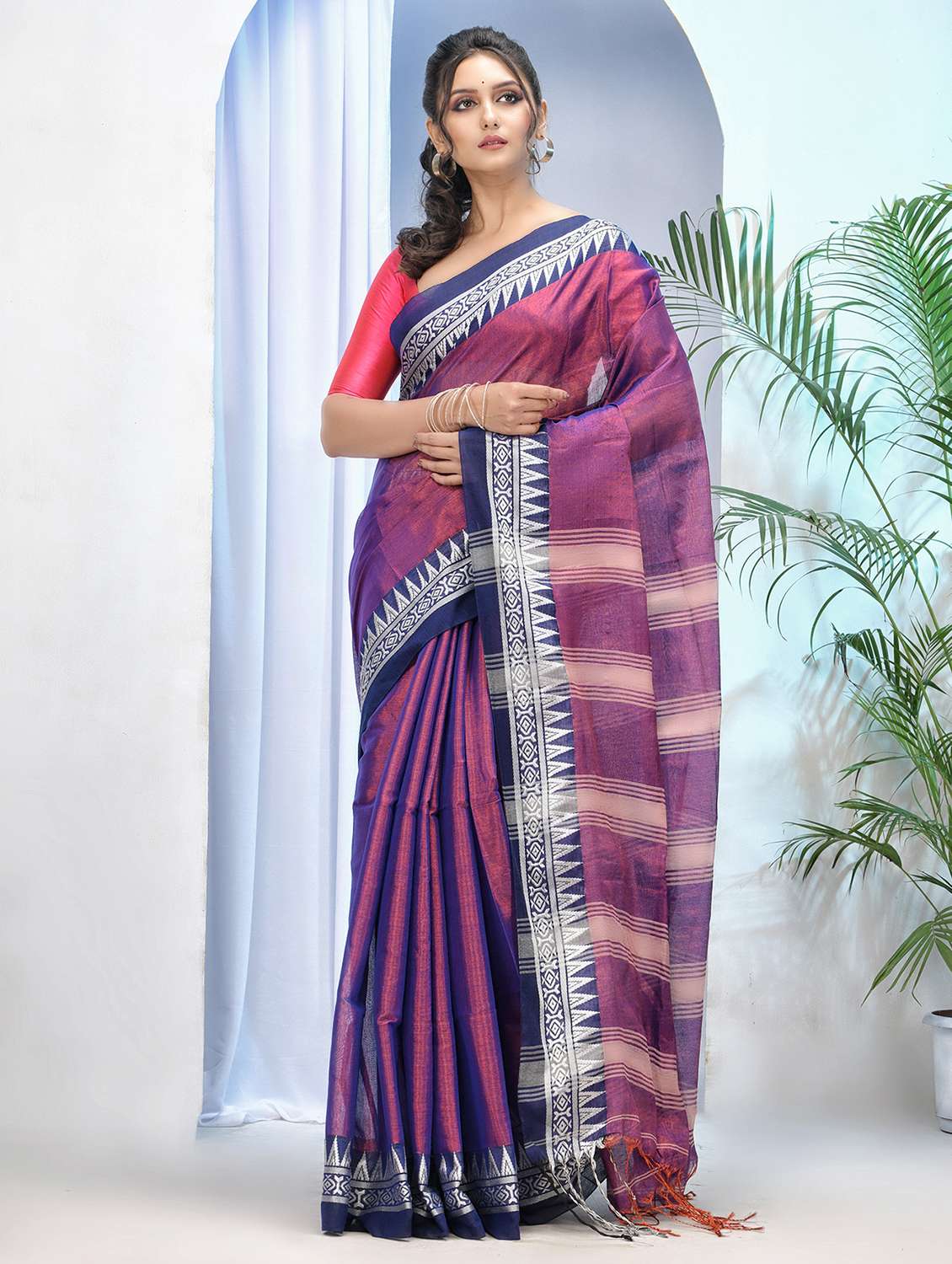 women solid with bordered saree with blouse - 21977456 - Standard Image - 1