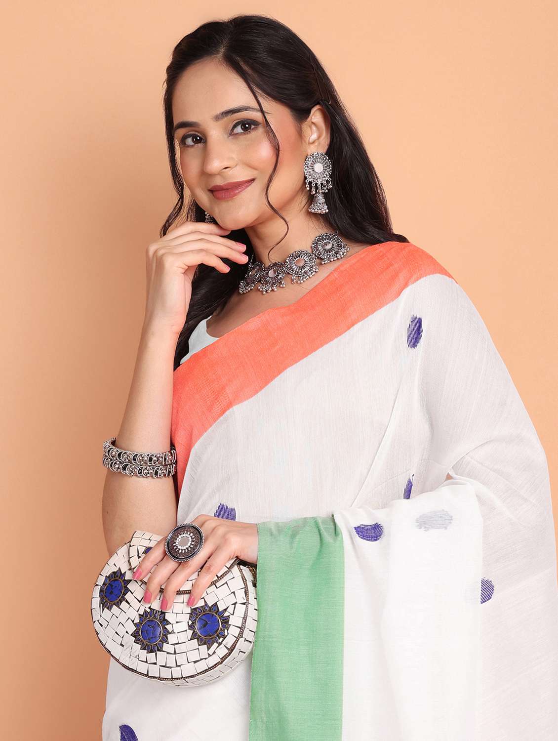 women self design handloom saree with blouse - 21977465 -  Standard Image - 4