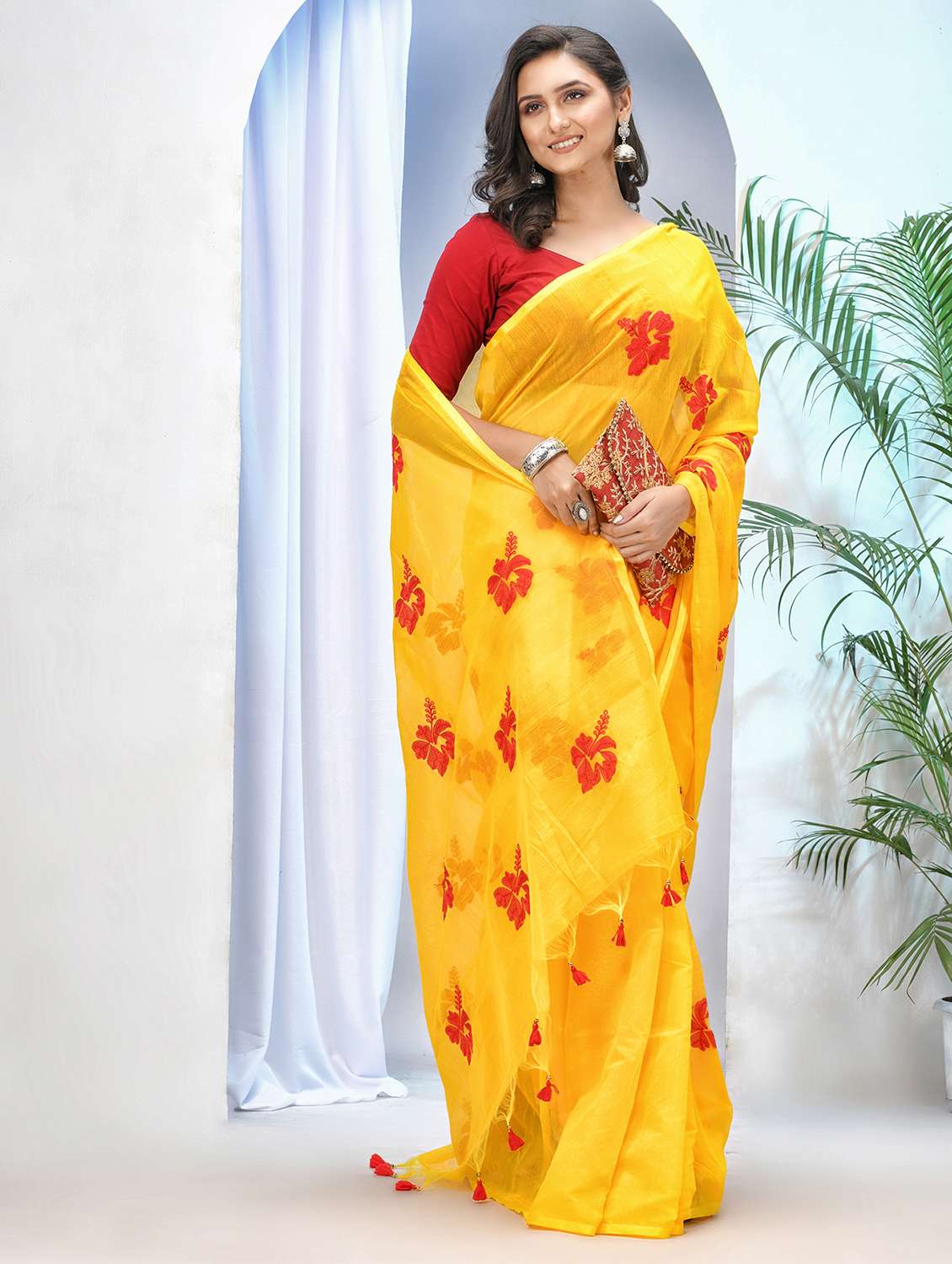 women floral handloom saree with blouse - 21977466 -  Standard Image - 1