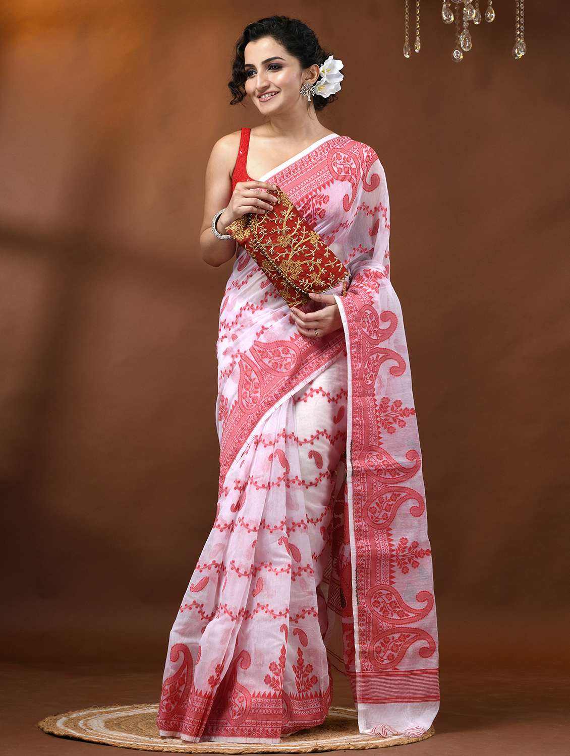 women red jamdani saree - 21977490 -  Standard Image - 1