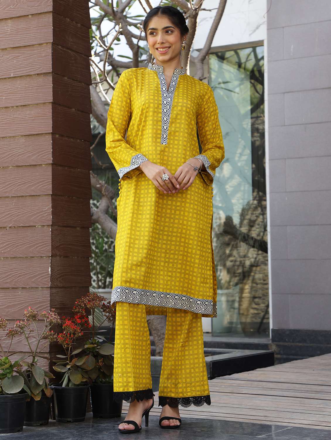women checkered long sleeve kurta palazzo set - 21978014 -  Standard Image - 1