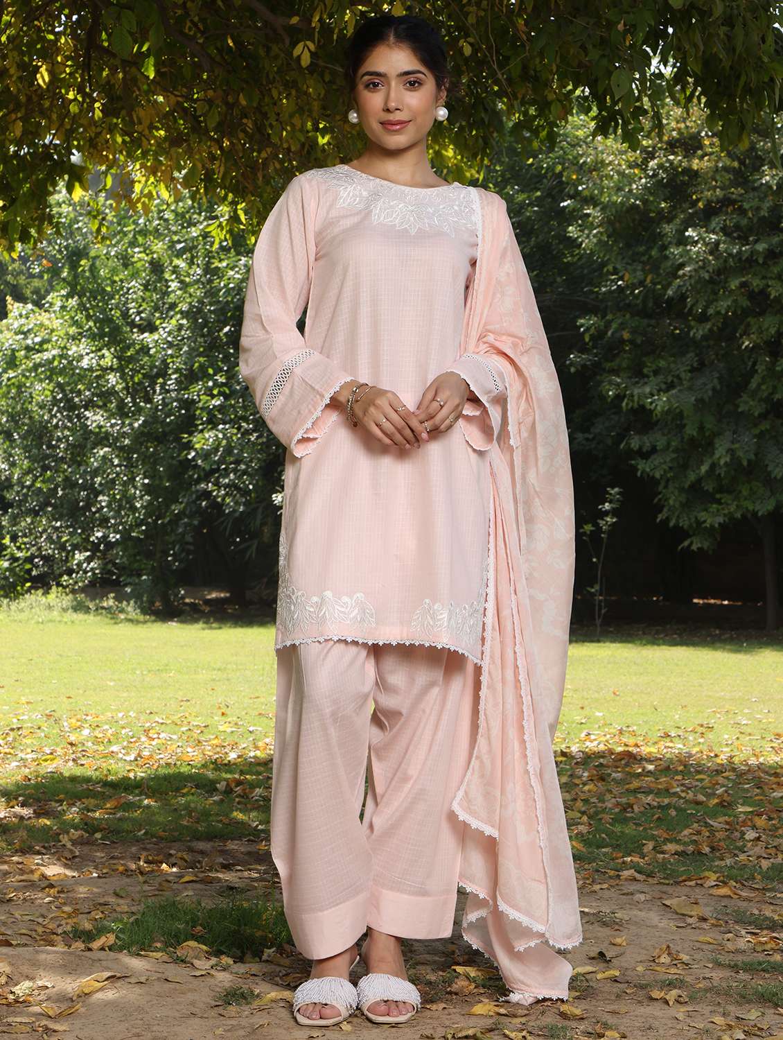 women embroidered long sleeve kurta salwar with dupatta set