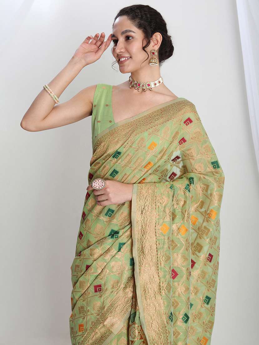 women self design banarasi saree with blouse - 21978315 - Standard Image - 4