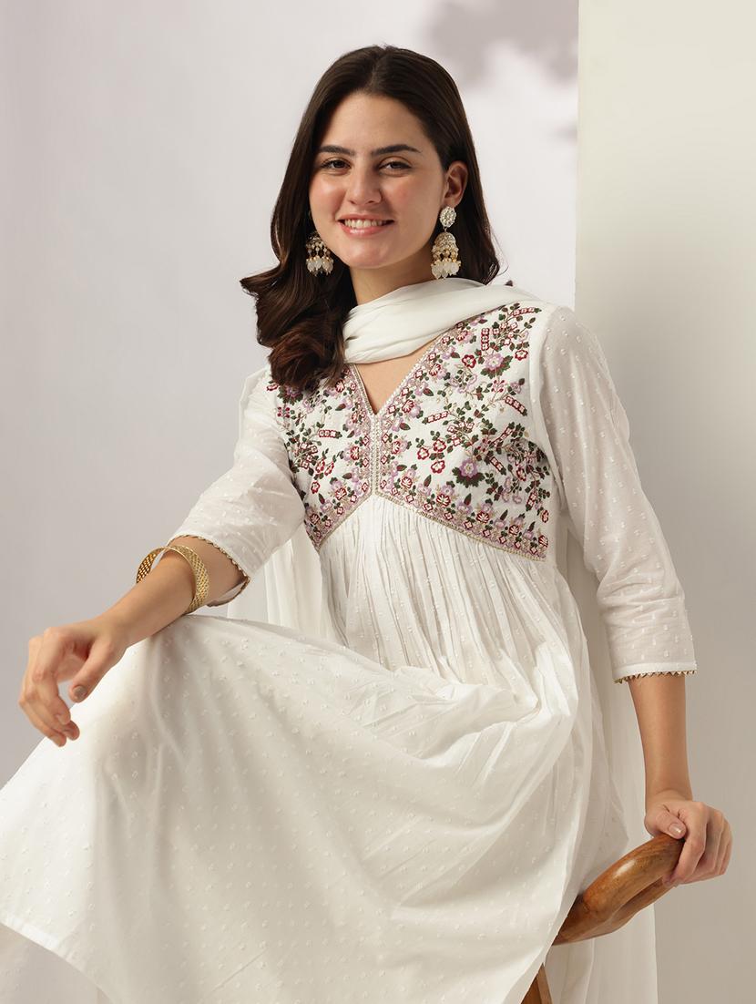women embroidered three quarter sleeve kurta pant with dupatta set - 21978448 - Standard Image - 4