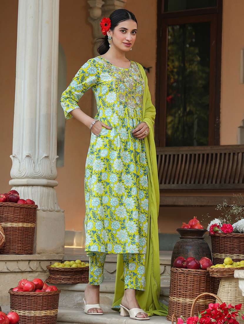 women floral three quarter sleeve kurta pant with dupatta set - 21978452 -  Standard Image - 1
