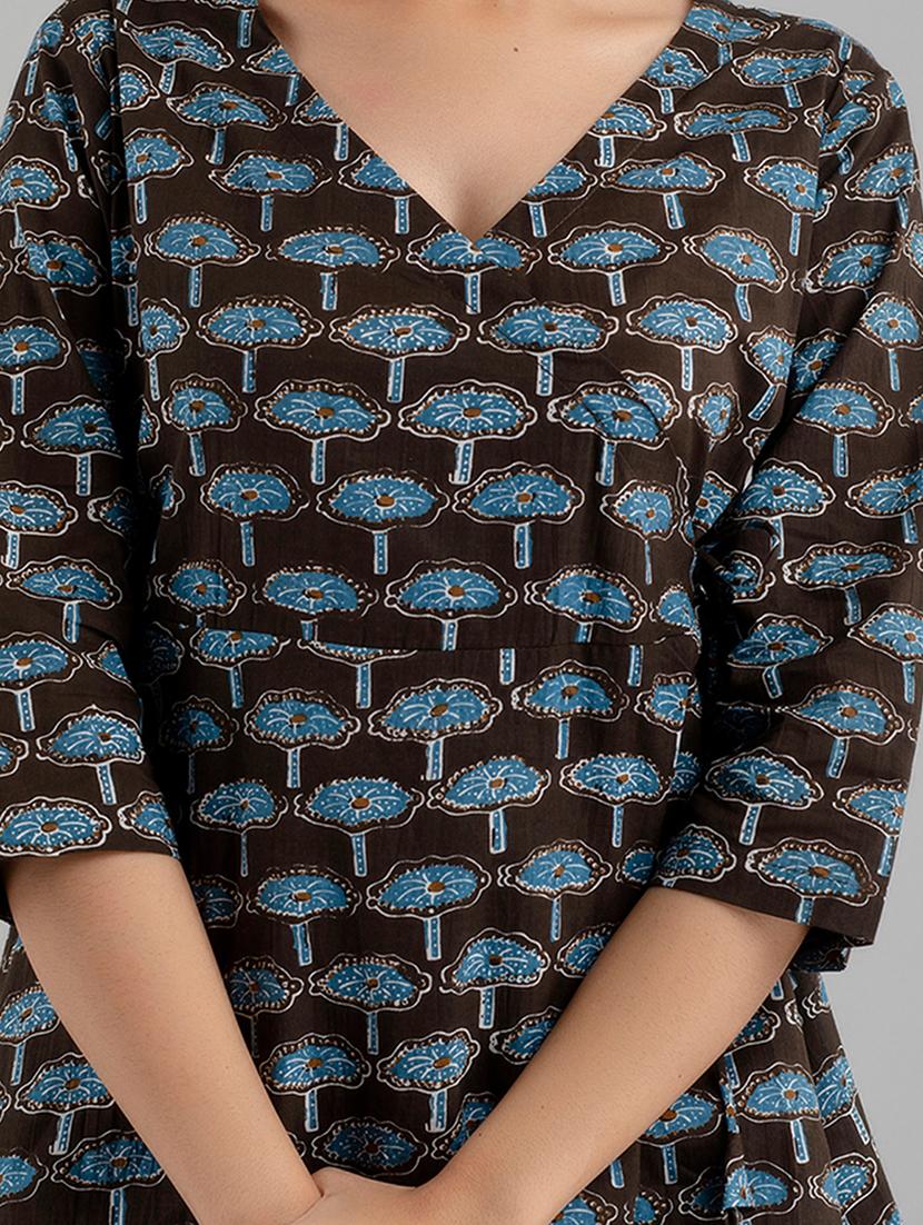women printed three quarter sleeve angrakha kurti - 21978631 - Standard Image - 4