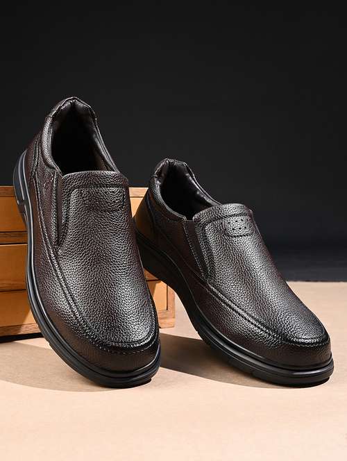 men solid slip on formal shoes - 21979016 - Standard Image - 0