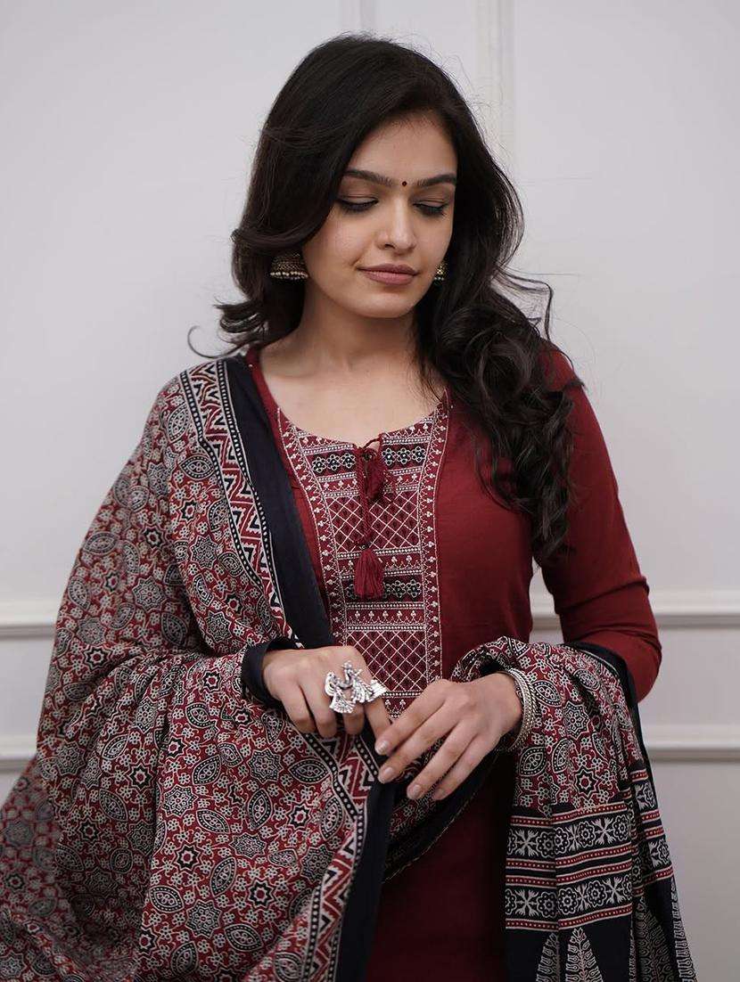 women three quarter sleeve kurta pant with dupatta set - 21979267 -  Standard Image - 4