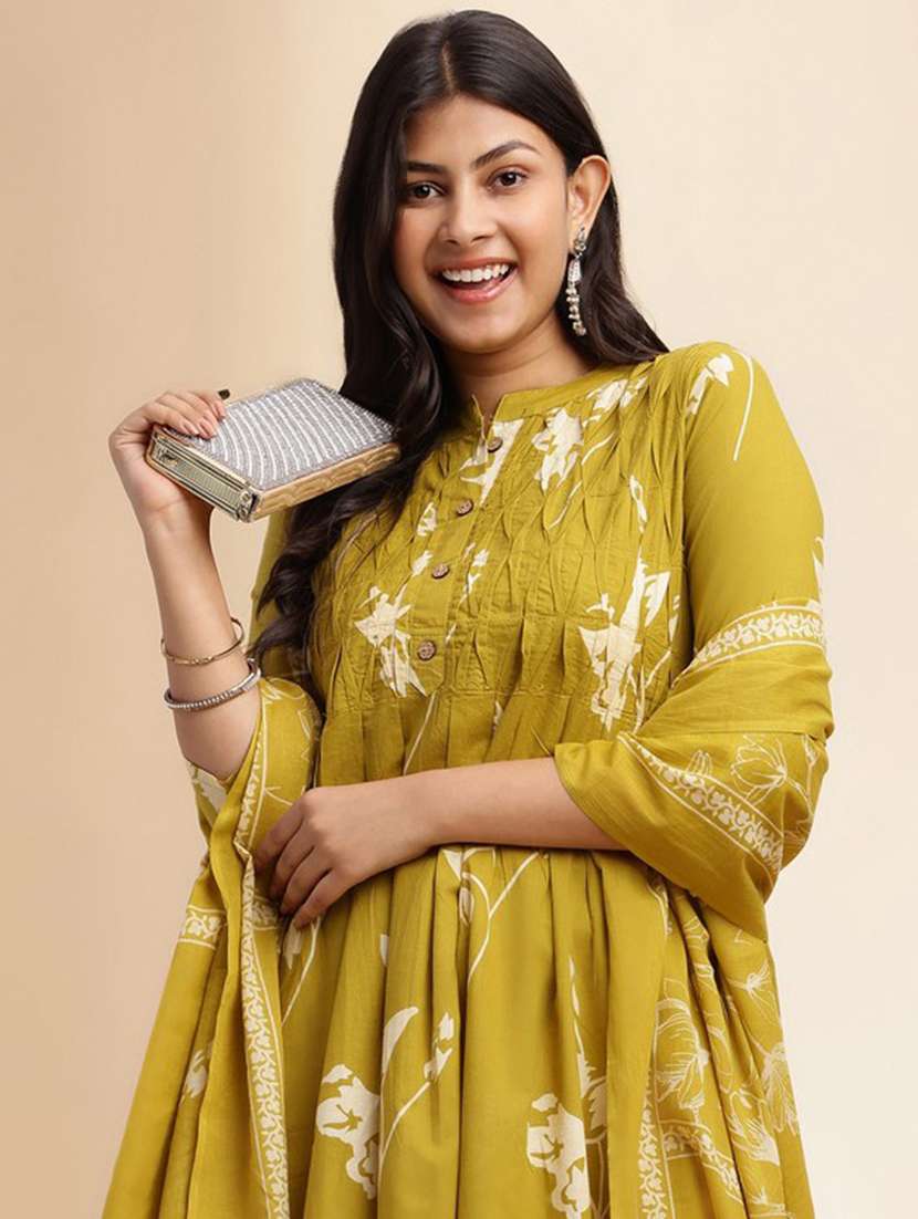 women three quarter sleeve kurta palazzo with dupatta set - 21980041 -  Standard Image - 4