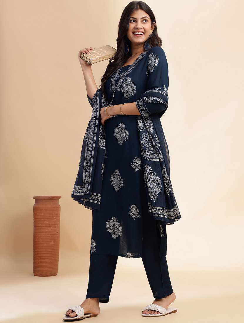 women three quarter sleeve kurta pant with dupatta set - 21980058 -  Standard Image - 1