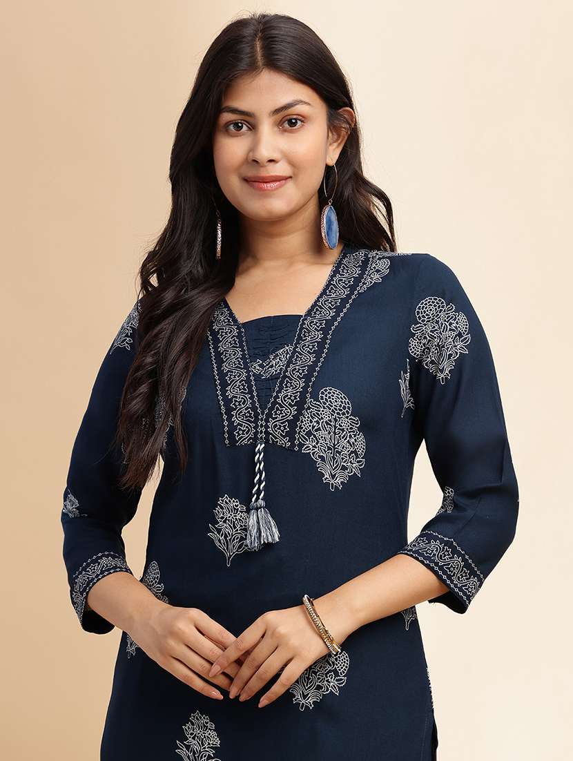 women three quarter sleeve kurta pant with dupatta set - 21980058 -  Standard Image - 4