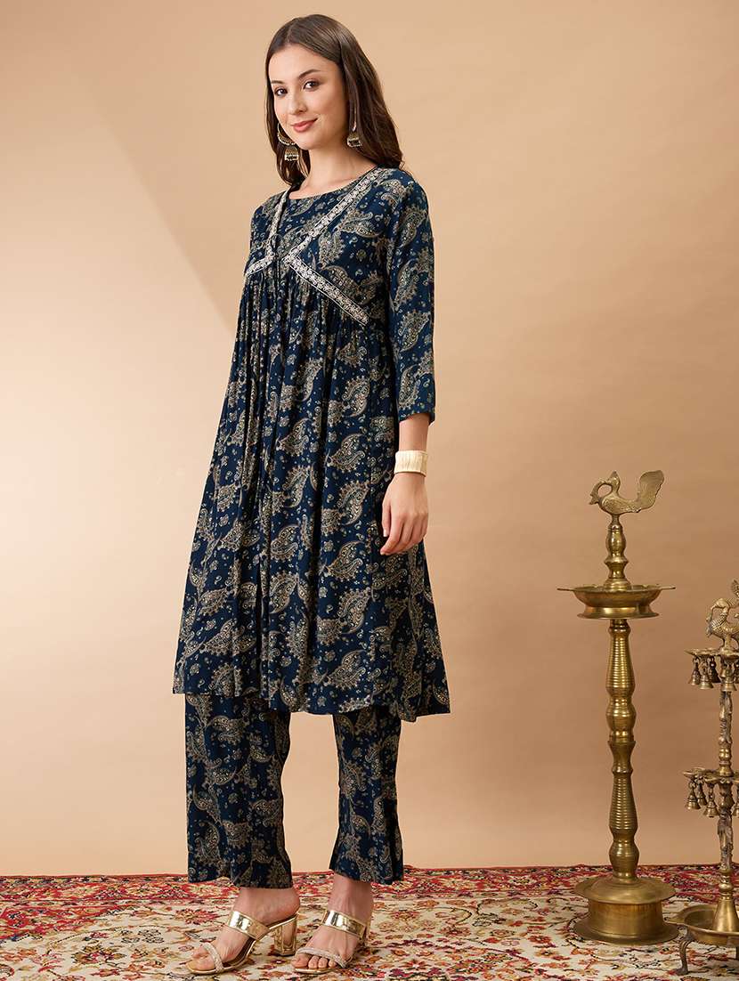 women blue paisley printed crop top with straight pant & v-neck flared shrug co-ords set - 21980215 -  Standard Image - 1