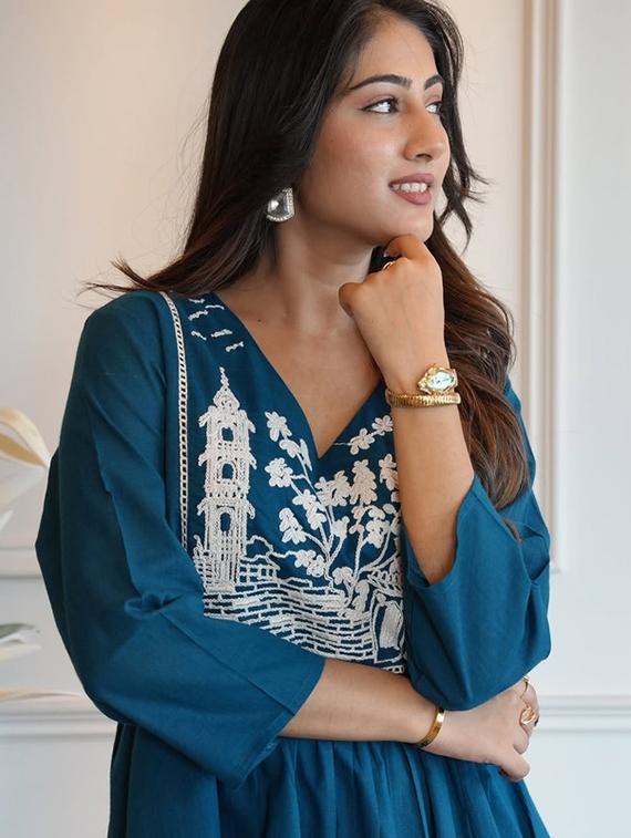 women embroidered kurta and palazzo set - 21980372 - Standard Image - 4
