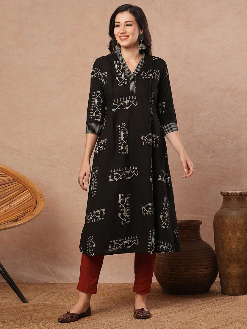 women black printed a-line kurta with pocket
