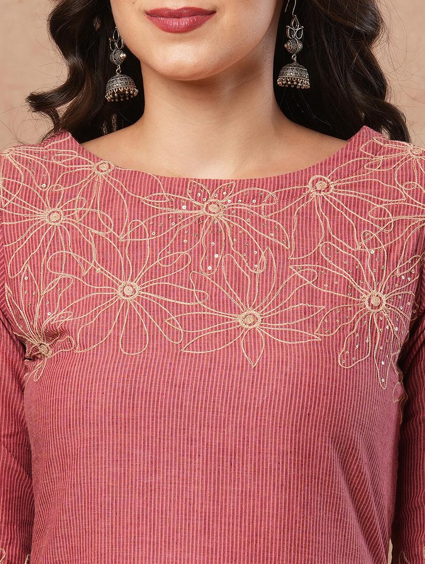 women embroidered boat neck straight kurta - 21980941 - Standard Image - 4