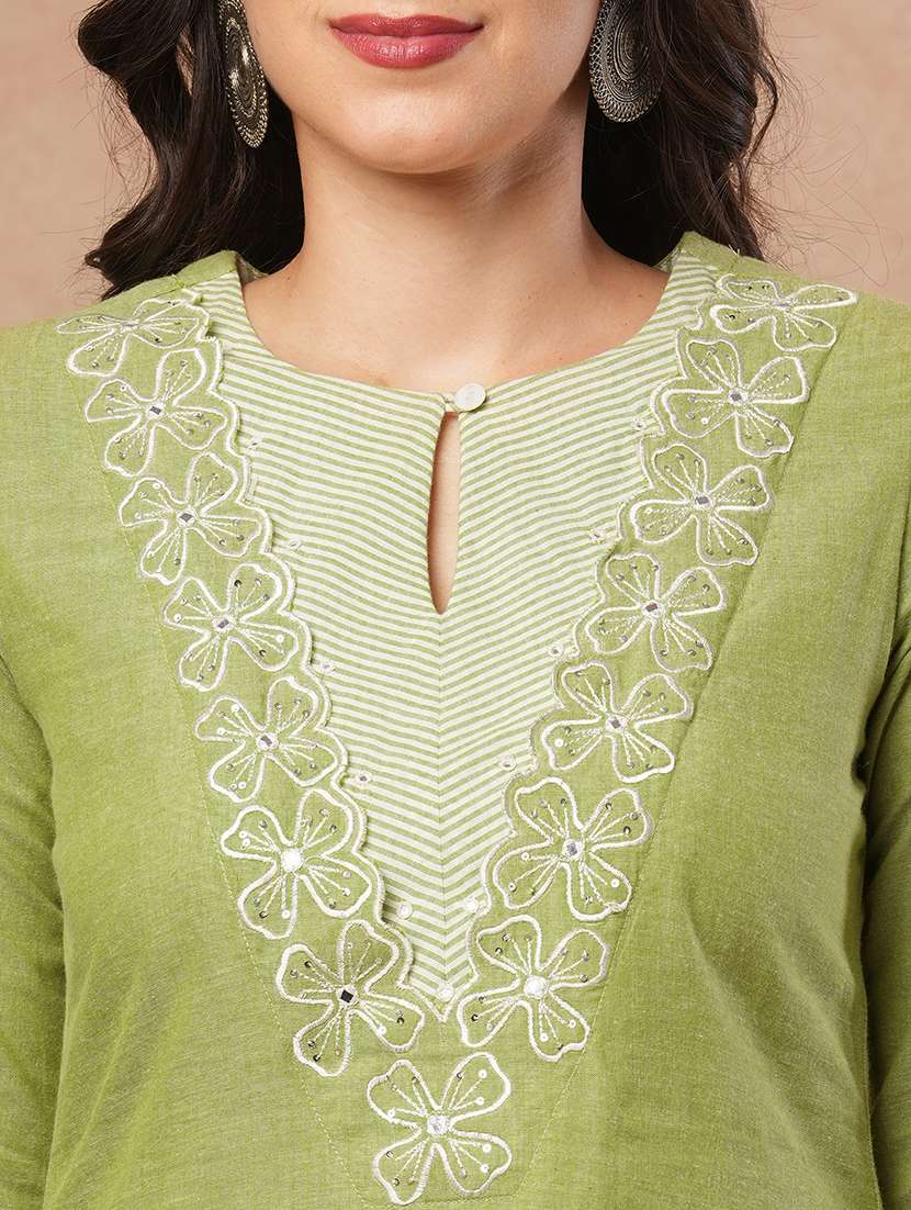 women embroidered kurta and palazzo set - 21980945 -  Standard Image - 4