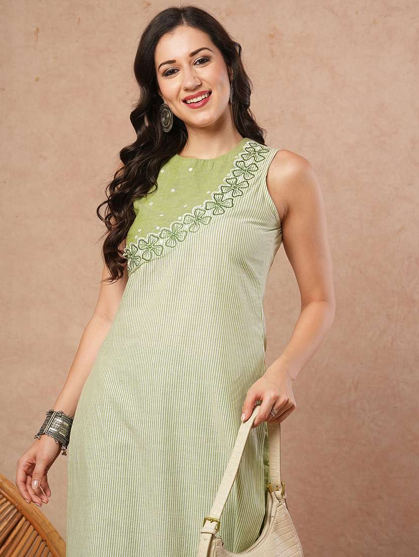 women striped sleeveless straight kurta - 21980946 -  Standard Image - 1