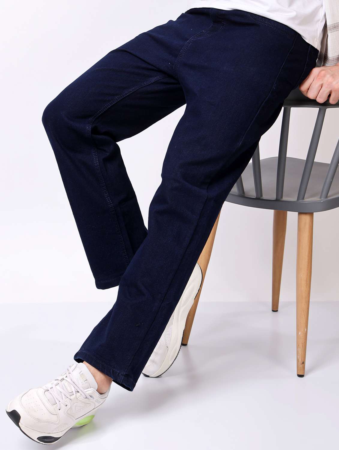 men solid mid rise bootcut jean