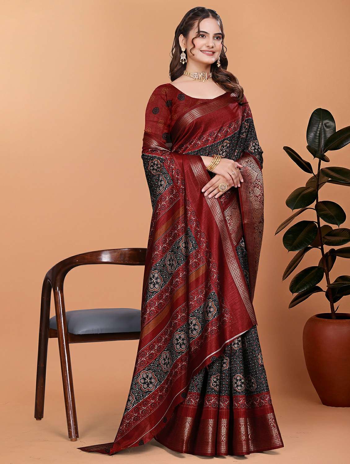women printed bordered saree with blouse - 21981392 -  Standard Image - 1