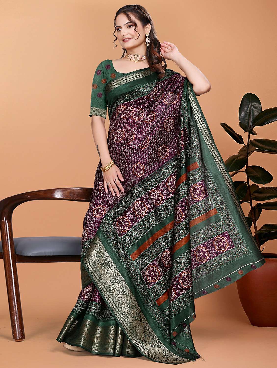 women printed bordered saree with blouse - 21981397 - Standard Image - 1