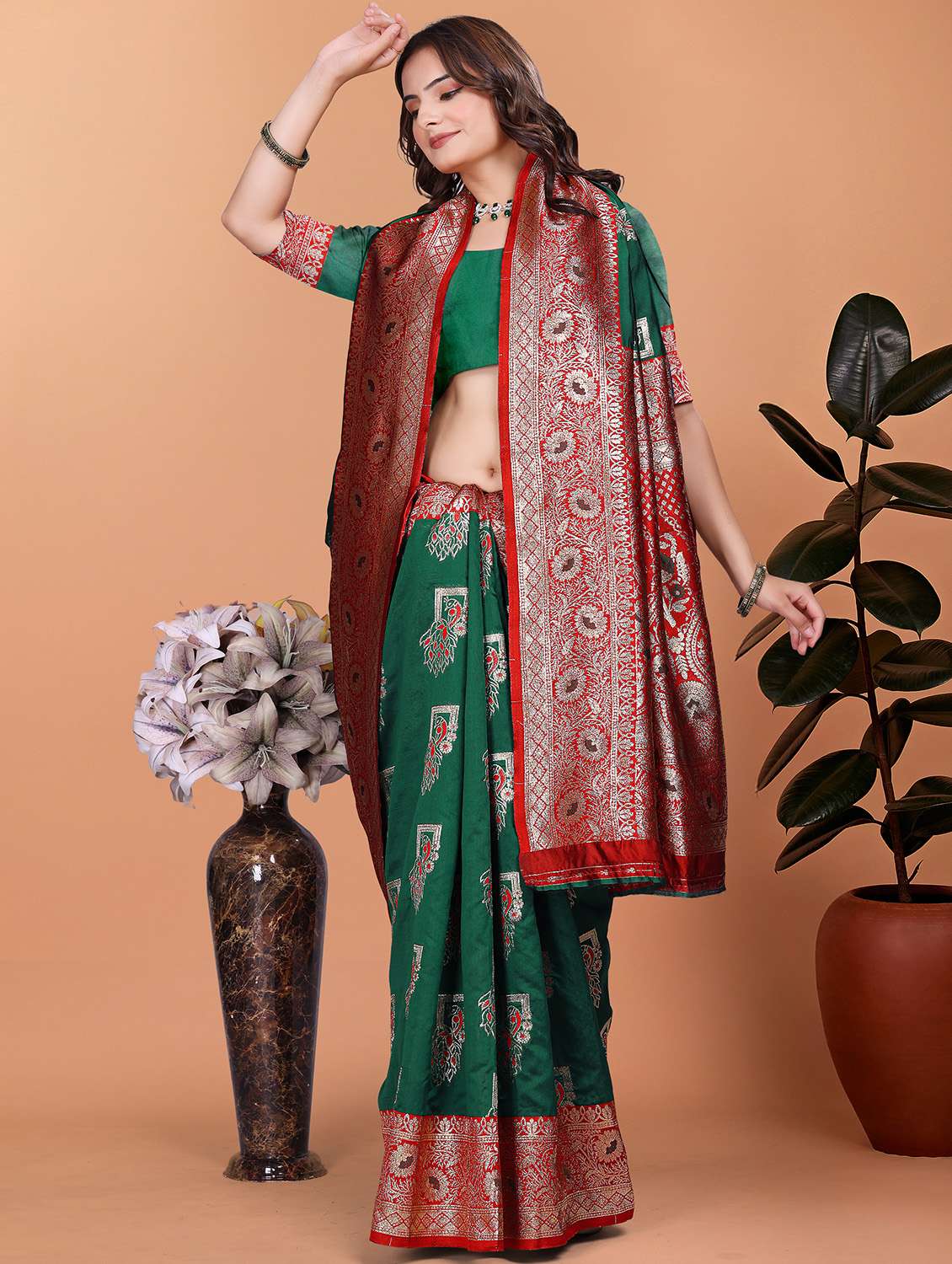 women self design banarasi saree with blouse - 21981422 - Standard Image - 1