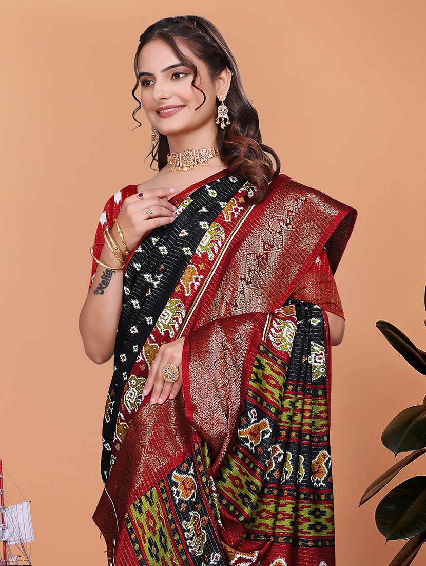 women printed bordered saree with blouse - 21981442 - Standard Image - 4