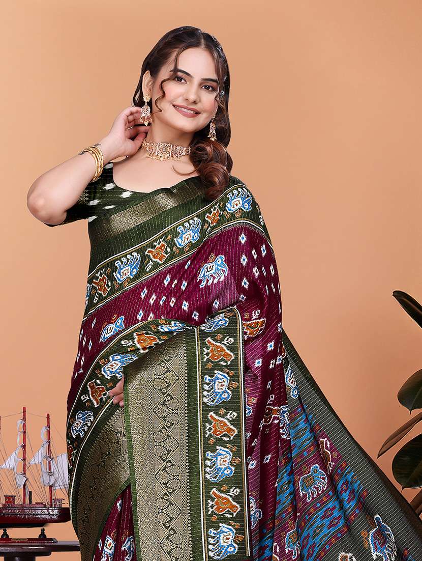 women printed bordered saree with blouse - 21981449 - Standard Image - 4