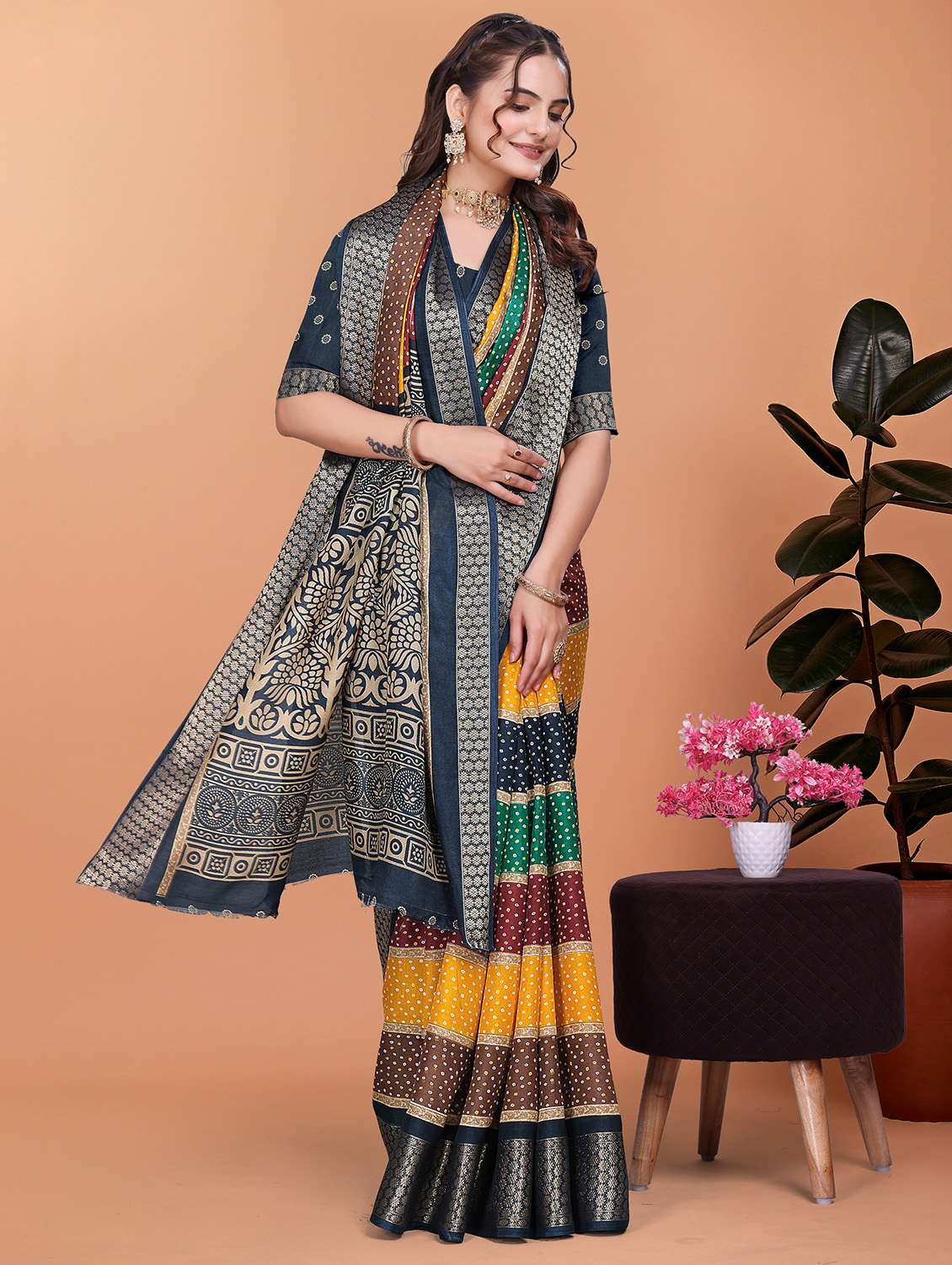 women printed bordered saree with blouse - 21981492 -  Standard Image - 1