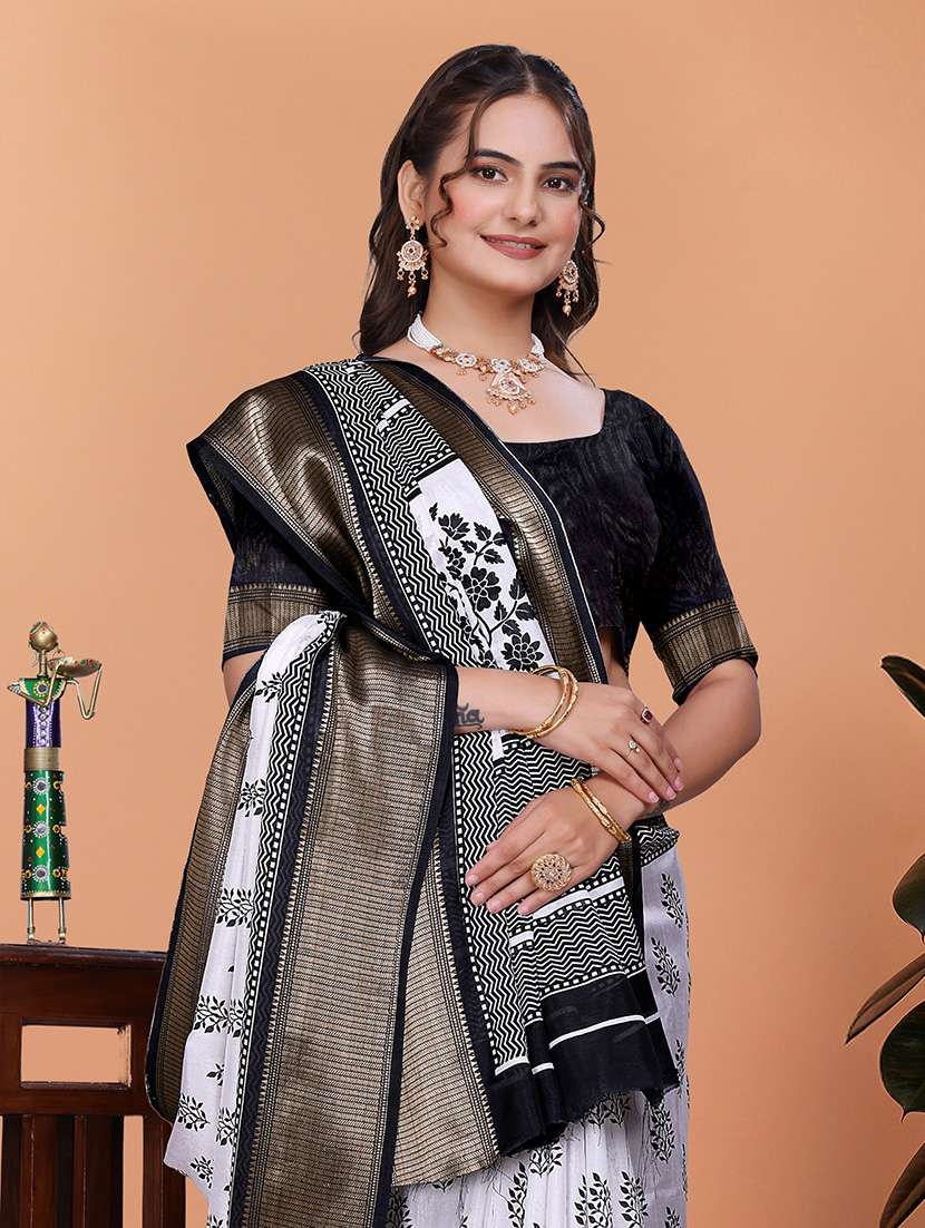 women printed bordered saree with blouse - 21981500 - Standard Image - 4