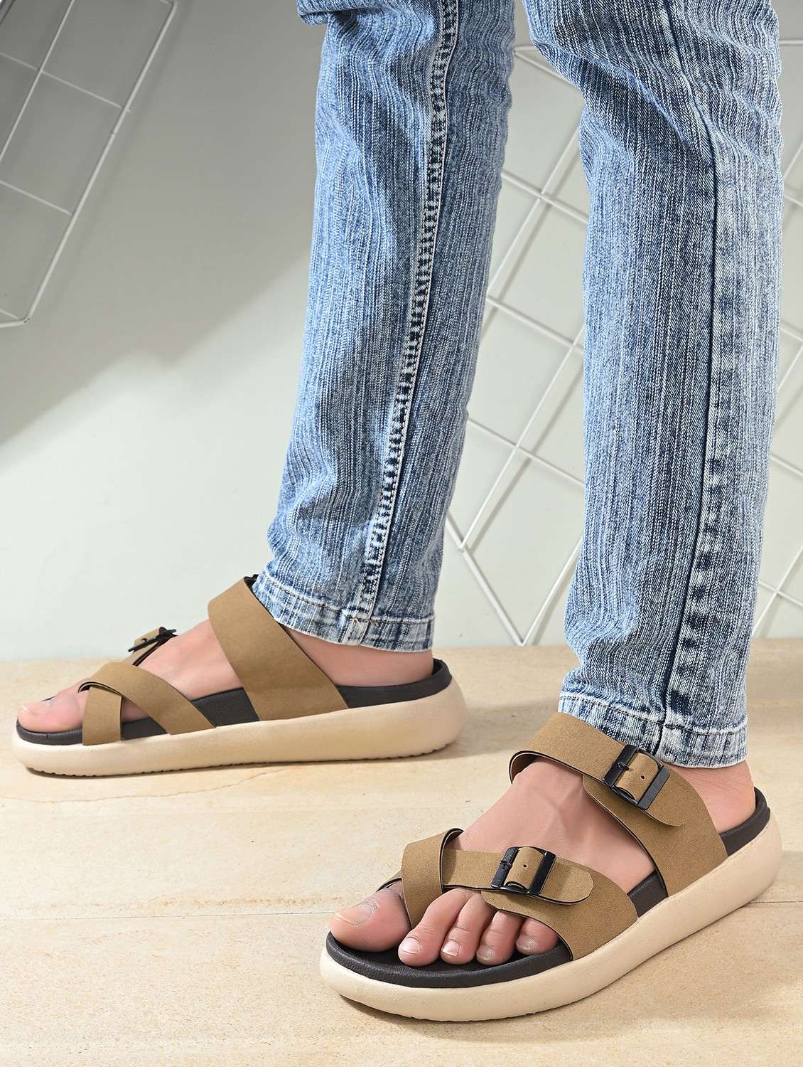 men solid toe separator sandal - 21981696 -  Standard Image - 1