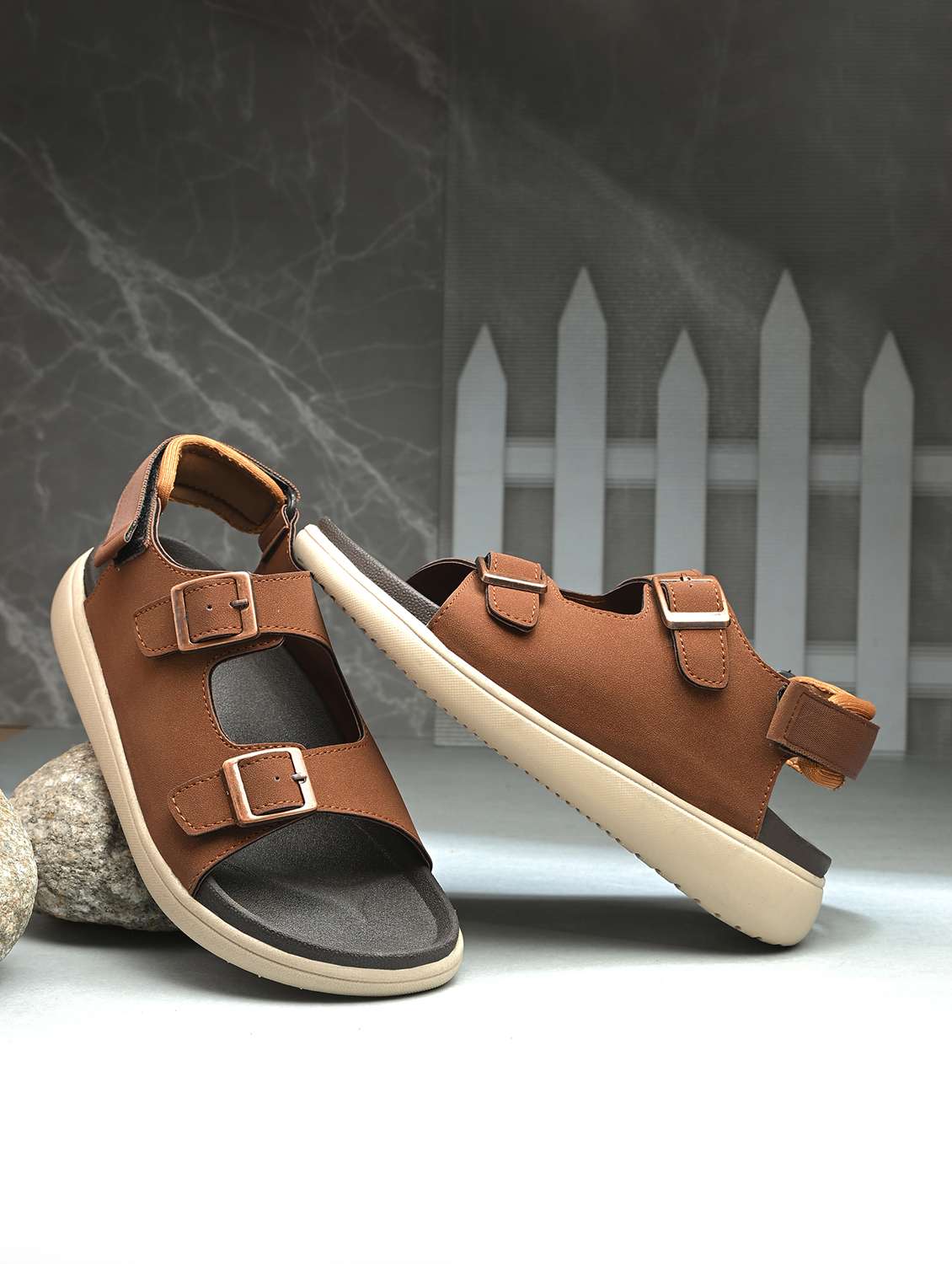 men solid back strap sandal