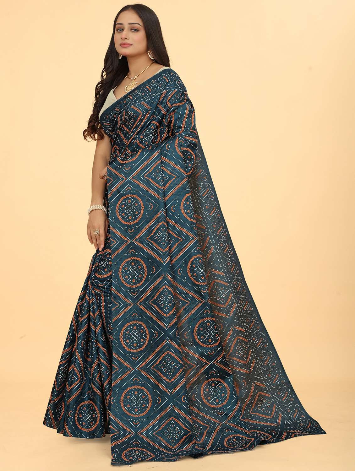 women bandhani printed saree with blouse - 21981720 -  Standard Image - 1